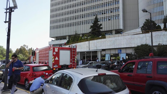 Φωτιά στο Μέγαρο του ΟΤΕ στην Λ. Κηφισίας [photos] - Φωτογραφία 2