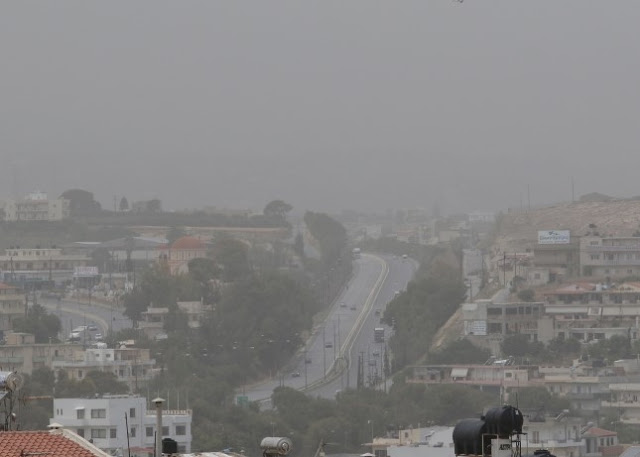 Κρήτη: Η σκόνη κάλυψε τα… πάντα στο Ηράκλειο – Δείτε φωτογραφίες - Φωτογραφία 2