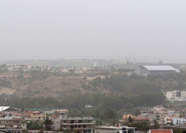Κρήτη: Η σκόνη κάλυψε τα… πάντα στο Ηράκλειο – Δείτε φωτογραφίες - Φωτογραφία 3
