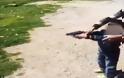 Σάλος! Τούρκος μαθαίνει στον 5χρονο γιο του να... πυροβολεί