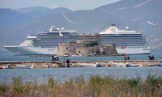 Το πολυτελέστατο κρουαζιερόπλοιο Riviera στο Ναύπλιο με 1.242 επιβάτες [photos] - Φωτογραφία 1