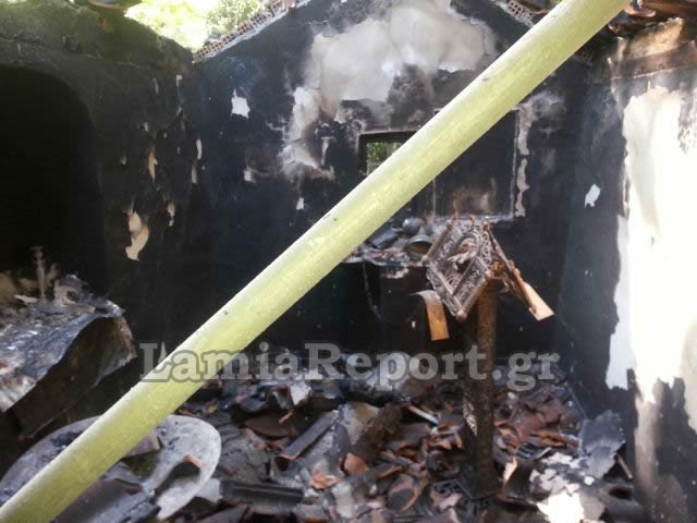 Φθιώτιδα: Κάηκε εκκλησάκι στα Καμένα Βούρλα - Φωτογραφία 2