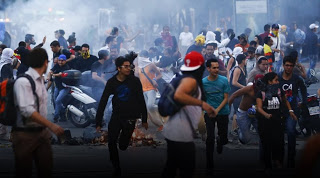 Εκτός ελέγχου η κατάσταση στη Βενεζουέλα: Ο κόσμος λεηλατεί τα μαγαζιά για να φάει - Φωτογραφία 1