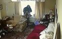 ΣΟΚ: Βίντεο με διαρρήκτη να βγάζει Νοκ Αουτ ΗΛΙΚΙΩΜΕΝΗ μέσα στο σπίτι της