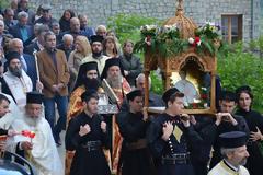Με λαμπρότητα η λιτανεία της Ιεράς Εικόνας και των Λειψάνων του Νεομάρτυρος Αγίου Νικολάου εκ Μετσόβου [photos]