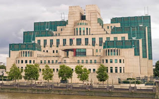 Μήπως το παράκαναν οι Τζέιμς Μποντ της βρετανικής MI6; - Φωτογραφία 1