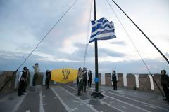 Υποστολή της σημαίας στον Λευκό Πύργο από στρατιώτες του Γ΄ Σώματος Στρατού με τη συμμετοχή αγήματος Ποντίων
