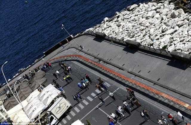 Στη Νάπολη έφτιαξαν τη μεγαλύτερη πίτσα του κόσμου! - Φωτογραφία 4