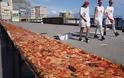 Στη Νάπολη έφτιαξαν τη μεγαλύτερη πίτσα του κόσμου! - Φωτογραφία 1