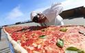 Στη Νάπολη έφτιαξαν τη μεγαλύτερη πίτσα του κόσμου! - Φωτογραφία 2