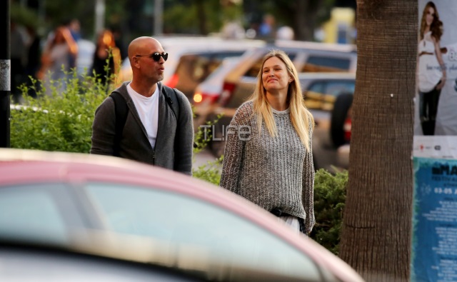 Bar Refaeli: Το top model κάνει βόλτες στη Γλυφάδα με τον σύζυγό της λίγο πριν γίνουν γονείς! - Φωτογραφία 2