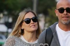 Bar Refaeli: Το top model κάνει βόλτες στη Γλυφάδα με τον σύζυγό της λίγο πριν γίνουν γονείς!