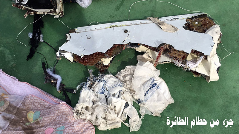 Οι πρώτες φωτογραφίες από τα συντρίμμια του EgyptAir - Βρέθηκε το μαύρο κουτί - Φωτογραφία 2