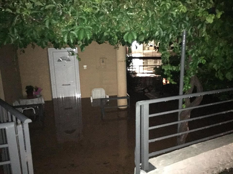 Θεομηνία στη Θεσσαλία: Πλημμύρισαν σπίτια, αγνοείται βοσκός - Φωτογραφία 3