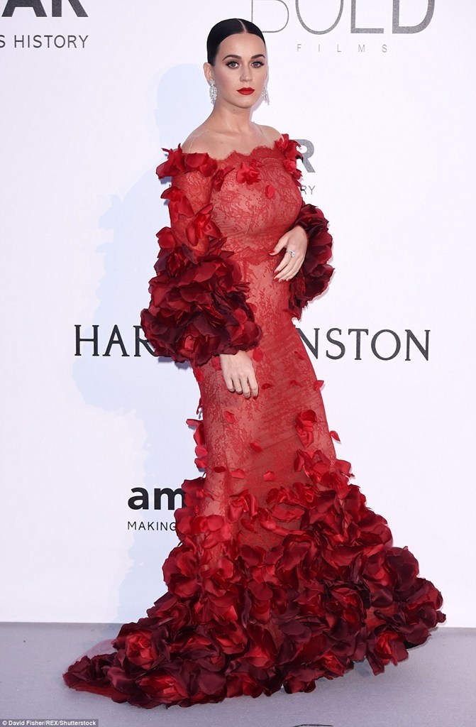 Η εκθαμβωτική εμφάνιση της Katy Perry με haute couture δημιουργία! - Φωτογραφία 4