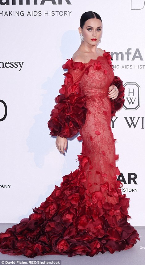 Η εκθαμβωτική εμφάνιση της Katy Perry με haute couture δημιουργία! - Φωτογραφία 6