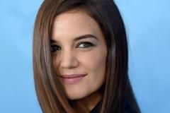 Τρομάξαμε να τη γνωρίσουμε: Δείτε το νέο look της Katie Holmes! [photos]