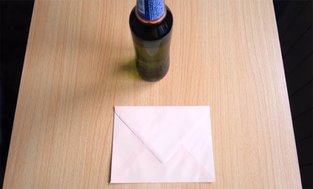 Πώς να ανοίξετε μία μπύρα με ένα… φάκελο! [Βίντεο] - Φωτογραφία 1