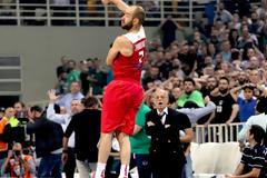 Η... ΕΠΙΚΗ ΑΝΤΙΔΡΑΣΗ ΤΟΥ Θ.ΓΙΑΝΝΑΚΟΠΟΥΛΟΥ ΣΤΟ ΤΡΙΠΟΝΤΟ ΤΟΥ ΣΠΑΝΟΥΛΗ! (PHOTOS)