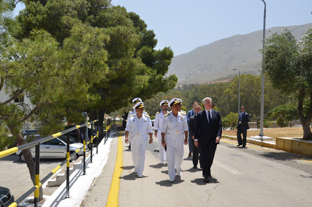 Επίσκεψη Υπουργού Άμυνας Ηνωμένου Βασιλείου στο Ναύσταθμο Κρήτης - Φωτογραφία 1