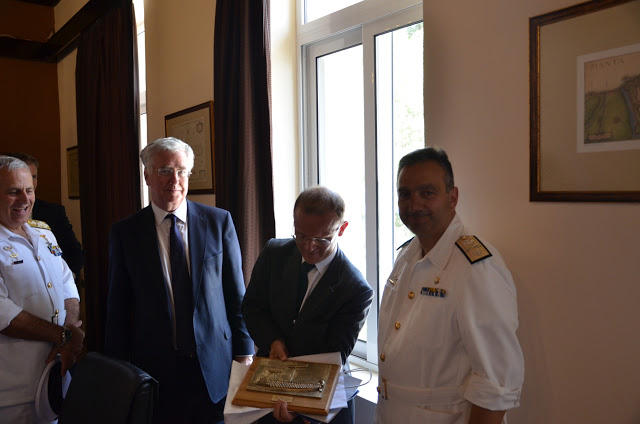 Επίσκεψη Υπουργού Άμυνας Ηνωμένου Βασιλείου στο Ναύσταθμο Κρήτης - Φωτογραφία 3
