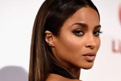 Η ασημένια εμφάνιση της Ciara στα Billboard Awards που τους άφησε όλους με το στόμα ανοιχτό! [photos]