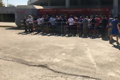 ΧΑΜΟΣ ΚΑΙ... ΘΕΜΑ ΩΡΩΝ ΤΟ SOLD OUT ΤΟΥ GAME 3 ΜΕ ΤΟΝ ΠΑΟ ΣΤΟ ΣΕΦ! (PHOTOS)