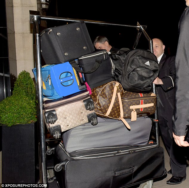 Πού τις πάει τόσες βαλίτσες; Η Mariah Carey μας έκανε να δακρύσουμε από τα γέλια [photos] - Φωτογραφία 3
