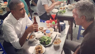 Ο Ομπάμα τρώει νουντλς μαζί με τον Άντονι Μπουρντέν στο Βιετνάμ. Πόσο πλήρωσαν; - Φωτογραφία 1