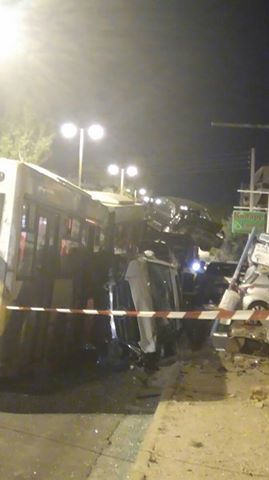 Θανατηφόρο τροχαίο στην Αργυρούπολη με λεωφορείο του ΟΑΣΑ: Νεκρός ο οδηγός της νταλίκας [photos] - Φωτογραφία 3