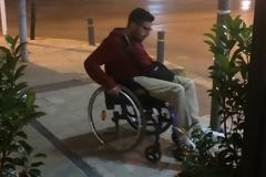 Εικόνες ντροπής στα πεζοδρόμια του Αλίμου – Πολίτες τρίτης κατηγορίας τα άτομα με ειδικές ανάγκες [photos]