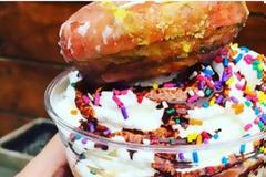 ΤΙ ΕΙΝΑΙ το donutccino, το ρόφημα σκέτη ΚΟΛΑΣΗ -  Πύραυλος θερμίδων που έχει γίνει viral... [photos]