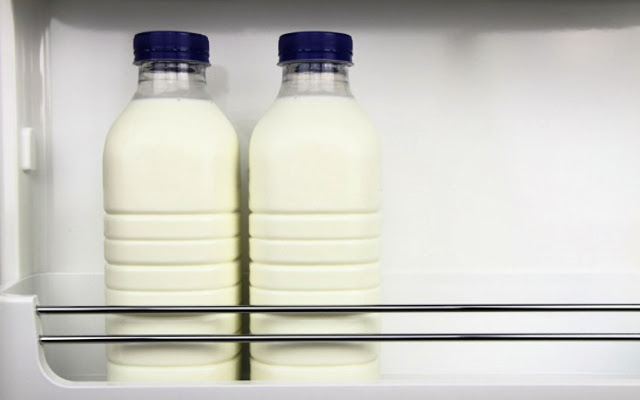 Γιατί δεν πρέπει να βάζετε το γάλα στο πάνω ράφι του ψυγείου - Φωτογραφία 1