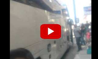 Τουριστικό λεωφορείο «σφήνωσε» σε στενό της Ελούντας [video] - Φωτογραφία 1