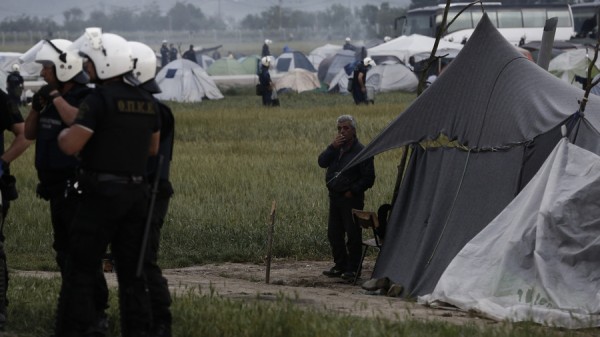 ΤΩΡΑ: Συνεχίζεται στην Ειδομένη η επιχείρηση εκκένωσης χωρίς βία [photos] - Φωτογραφία 3