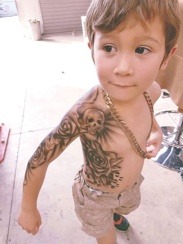 Κάνει προσωρινά τατουάζ σε άρρωστα παιδιά για να τα κάνει χαρούμενα! - Φωτογραφία 3