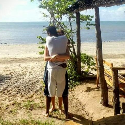 Η οφθαλμαπάτη με το αγκαλιασμένο ζευγάρι που έγινε viral [photos] - Φωτογραφία 2