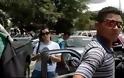 Απίστευτο βίντεο: Βραζιλιάνα τρελάθηκε, προσπαθεί να πατήσει μοτοσικλετιστή - Φωτογραφία 4