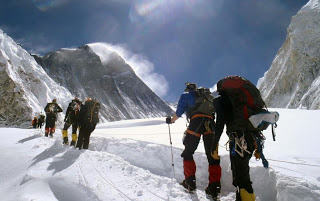 Ο συνωστισμός «σκοτώνει» τους ορειβάτες στο Έβερεστ - Φωτογραφία 1