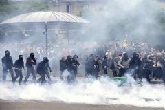 'Φλέγεται' η Γαλλία: Νέα επεισόδια και απειλές για το Euro2016