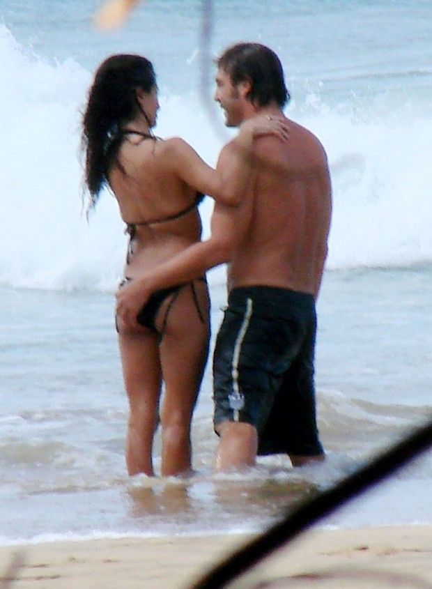 Celebrities ερwτοτροπούν στην παραλία μόνο και μόνο για σε ανάψουν - Φωτογραφία 8