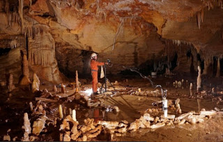 Αινιγματικές κατασκευές των Νεάντερταλ ανακαλύφθηκαν σε γαλλικό σπήλαιο - Φωτογραφία 1
