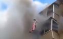 Βίντεο ΣΟΚ! Οικογένεια πηδάει στο κενό για να σωθεί από φωτιά! - Φωτογραφία 3