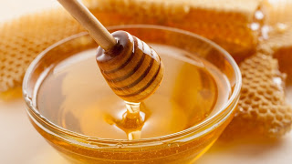 4 χρήσεις που σίγουρα δεν ήξερες ότι έχει το μέλι - Φωτογραφία 1