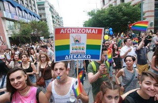 ΚΙ ΟΜΩΣ: Διαμαρτυρία ΚΑΤΑ του Πούτιν στο Σύνταγμα για τις διακρίσεις εις βάρος των... γκέι - Φωτογραφία 1