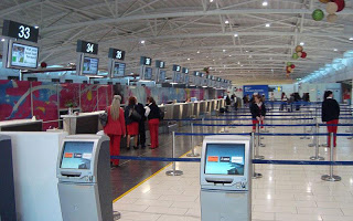 Κύπρος: «Ωρολογιακή βόμβα» στα αεροδρόμια λόγω διαφορών στα εργασιακά - Φωτογραφία 1