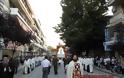 Πλήθος πιστών υποδέχθηκαν τα Ιερά Λείψανα του Πολιούχου Αγίου Βησσαρίωνα στα Τρίκαλα [video] - Φωτογραφία 3