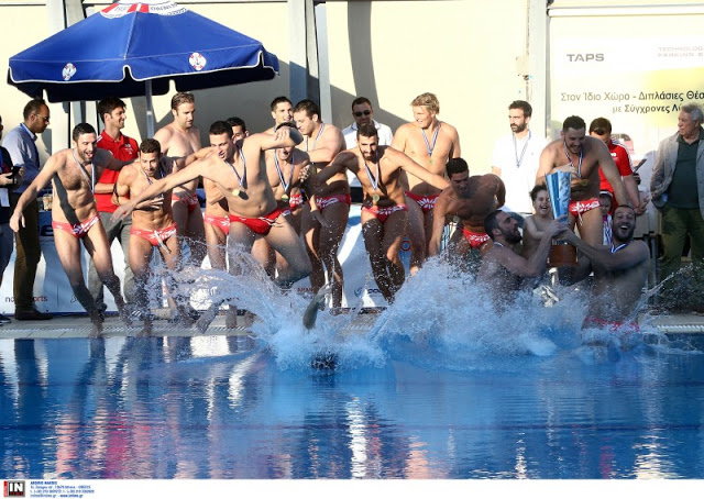 ΜΕ ΕΙΚΟΝΕΣ... ΟΙ ΠΑΝΗΓΥΡΙΣΜΟΙ ΓΙΑ ΤΟ 4ο ΣΕΡΙ ΝΤΑΜΠΛ ΤΟΥ ΘΡΥΛΟΥ ΣΤΟ ΠΟΛΟ! (PHOTOS) - Φωτογραφία 3