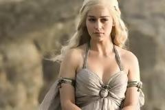 Δήλωση - σοκ από την Καλίσι του Game Of Thrones: Χρειαζόμουν απλά λίγη βότκα για να...