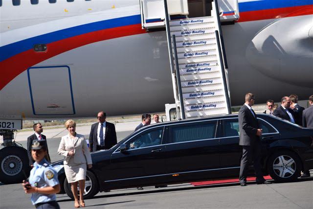 Δήλωση της ΥΜΑΘ για τη συνάντησή της με τον Πρόεδρο της Ρωσίας στο Αεροδρόμιο Μακεδονία - Φωτογραφία 2
